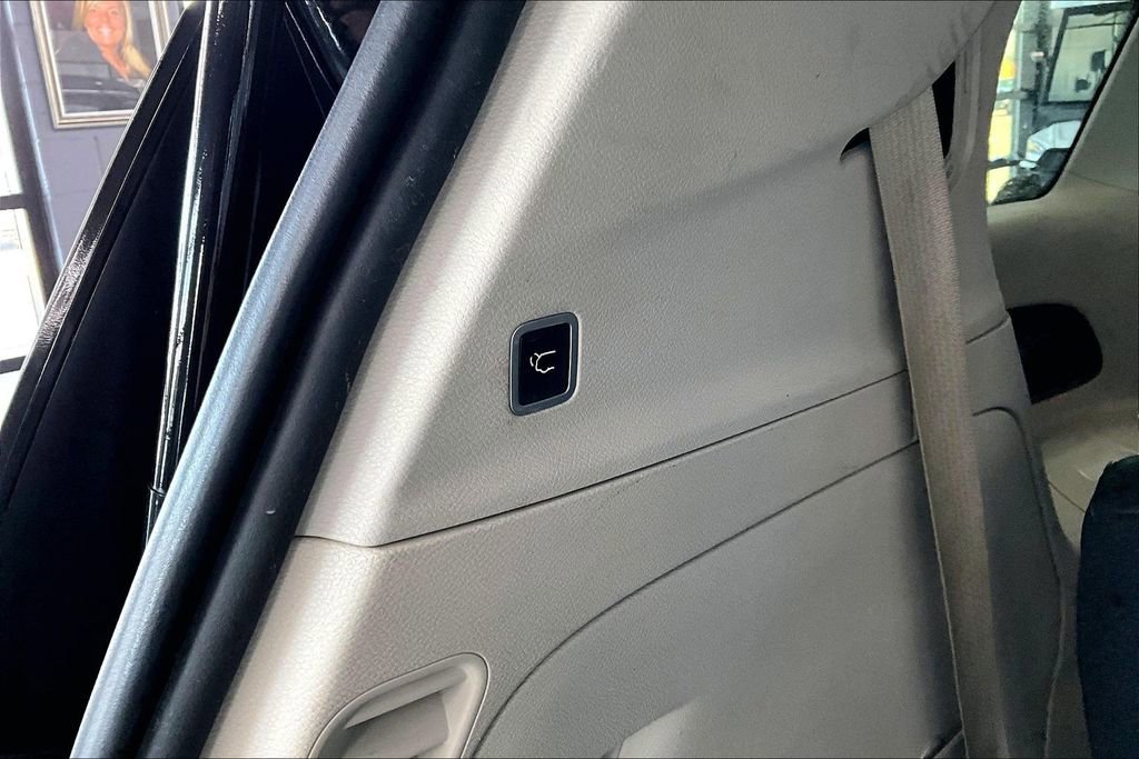 Used 2017 Chrysler Pacifica Touring-L image 24