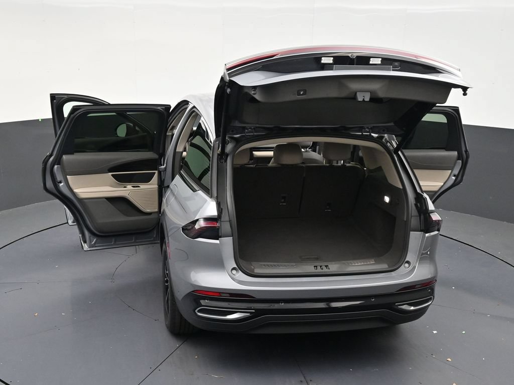 Used 2024 Lincoln Nautilus Premier AWD/4WD image 33