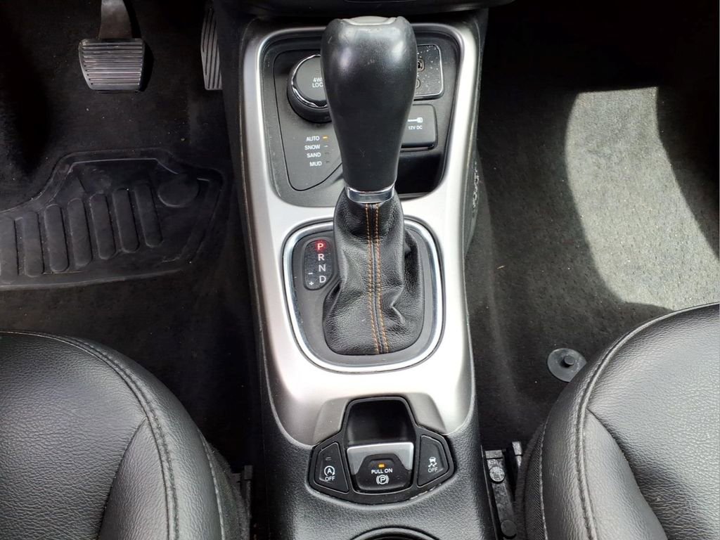 Used 2018 Jeep Compass Latitude w/ Popular Equipment Group AWD/4WD image 13