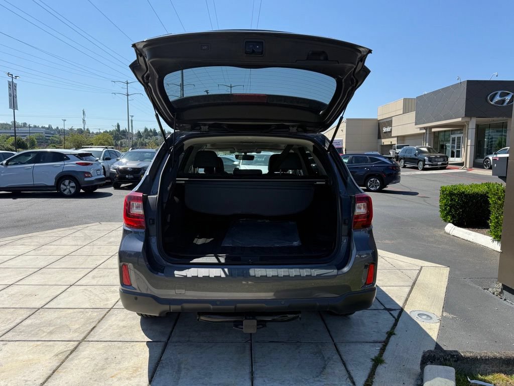 Used 2017 Subaru Outback 2.5i Limited AWD/4WD image 4
