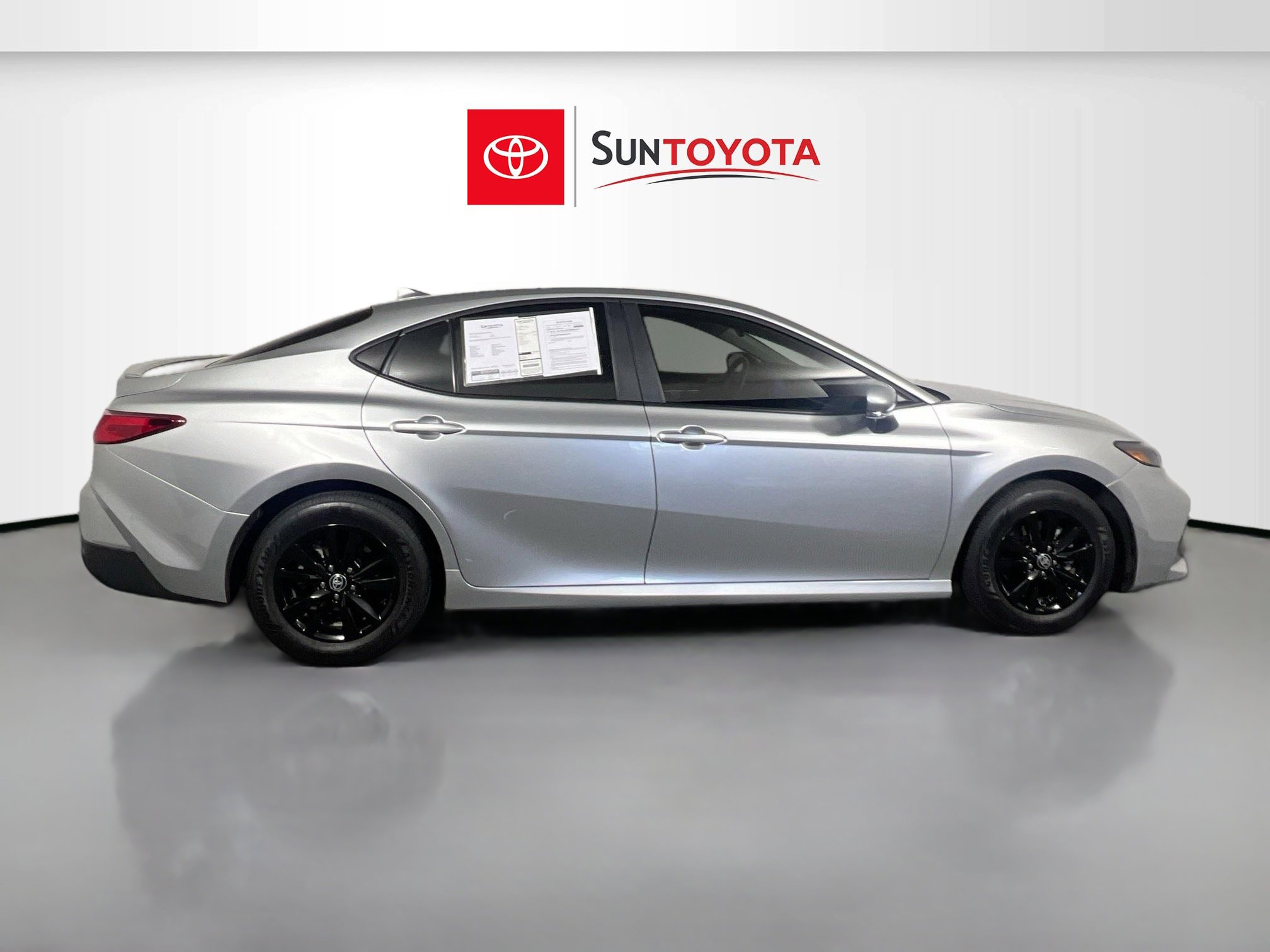 Used 2025 Toyota Camry LE w/ Convenience Package FWD image 2