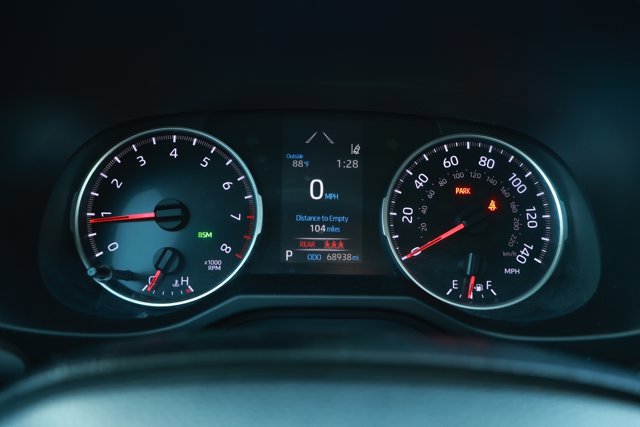 Used 2019 Toyota RAV4 XLE FWD image 12