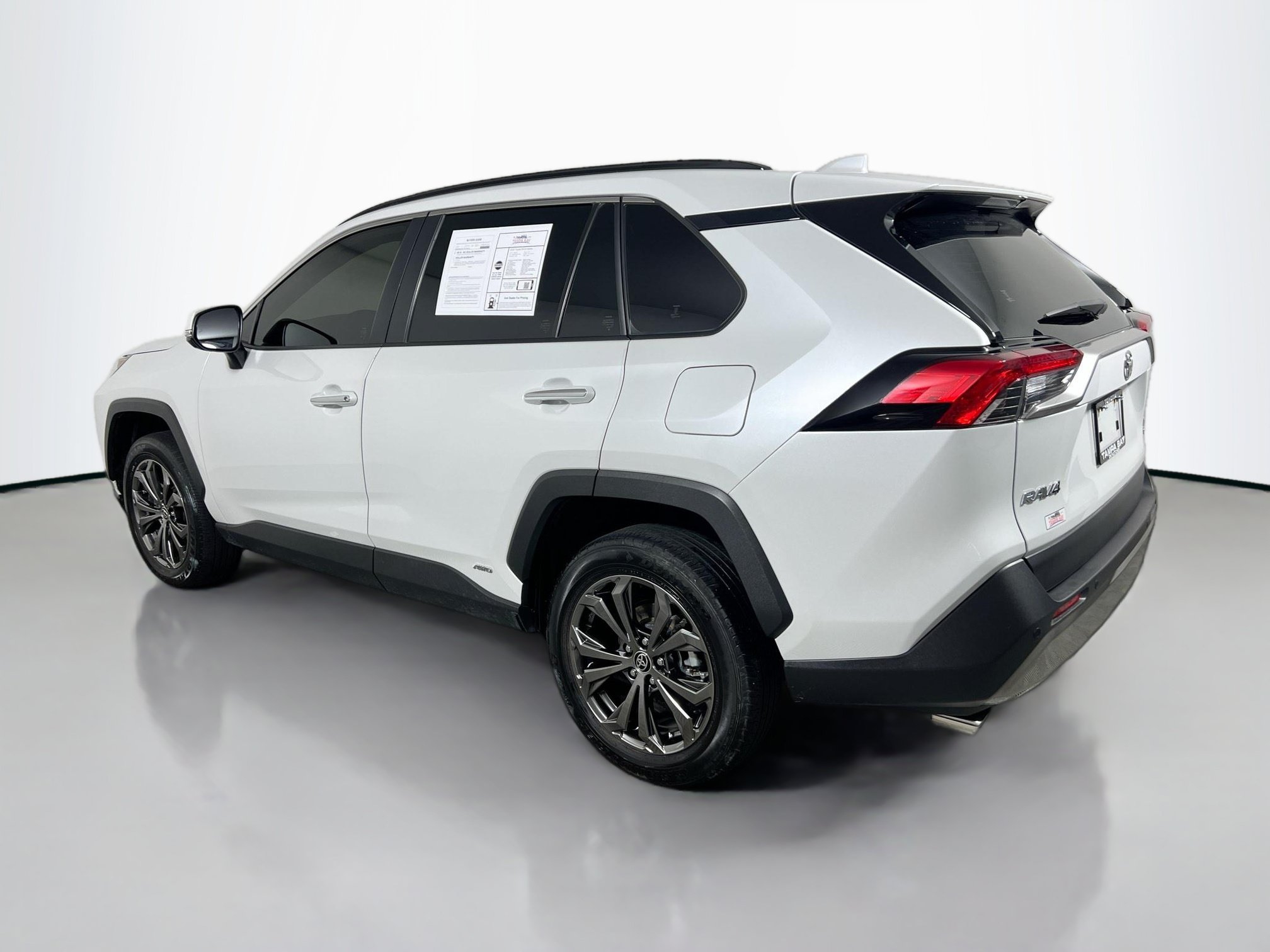 Used 2025 Toyota RAV4 Limited w/ Advanced Technology Package AWD/4WD image 8
