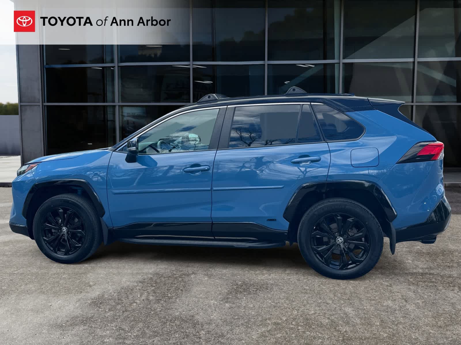 Used 2023 Toyota RAV4 XSE AWD/4WD image 10