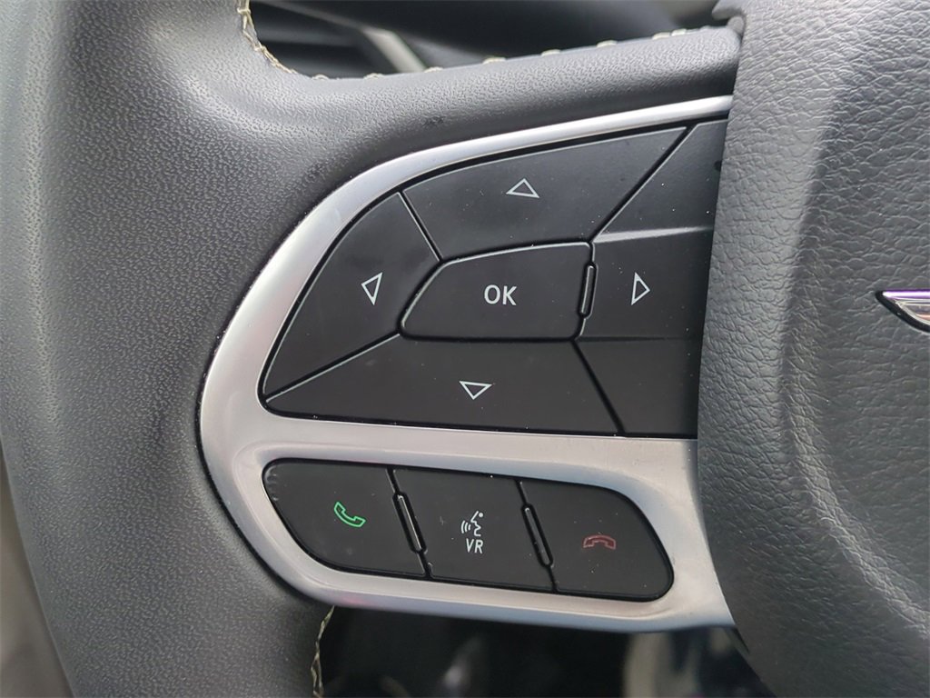 Used 2023 Chrysler Pacifica Touring-L image 26