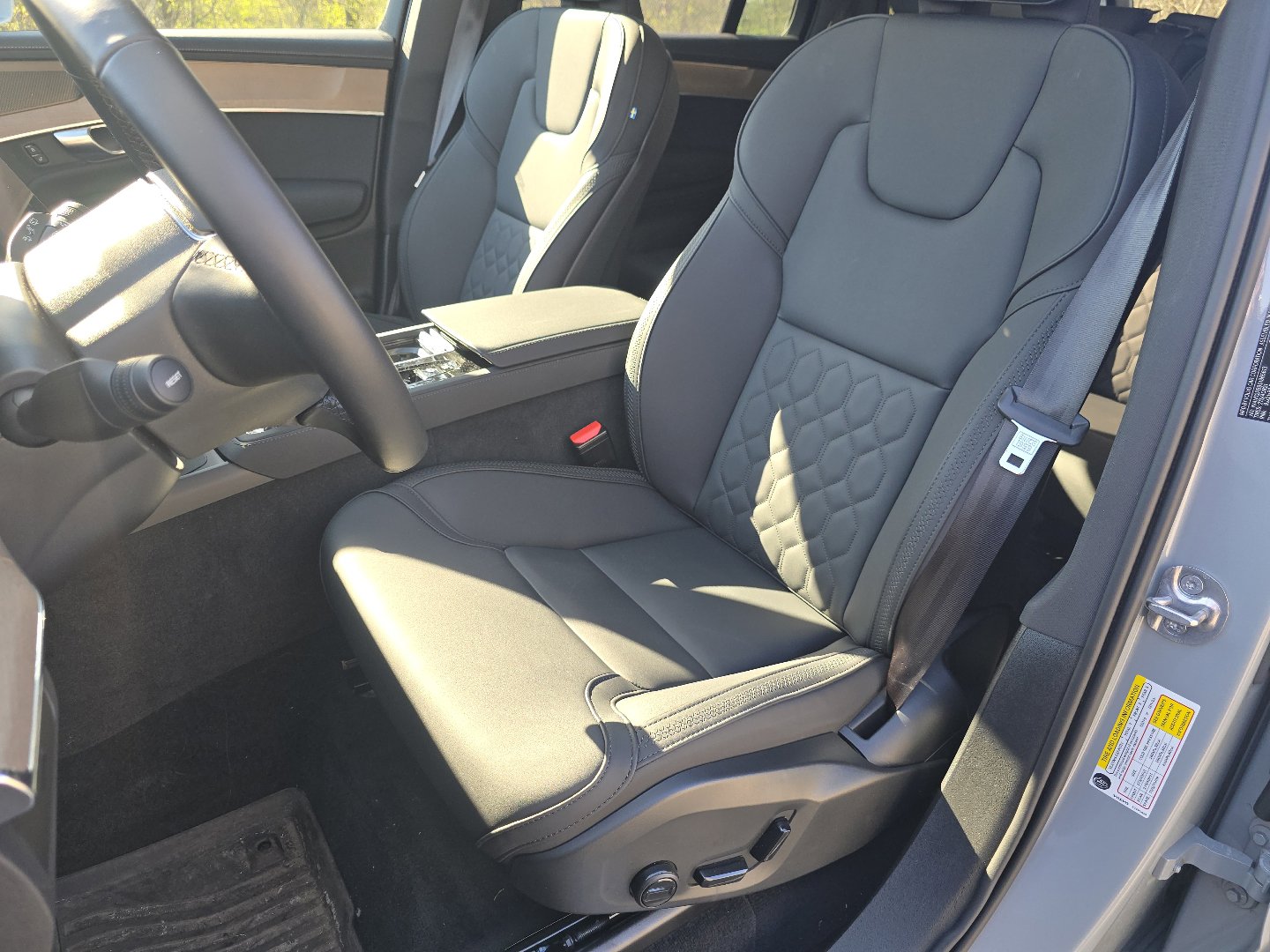 Used 2025 Volvo XC90 B5 Plus w/ Protection Package AWD/4WD image 23