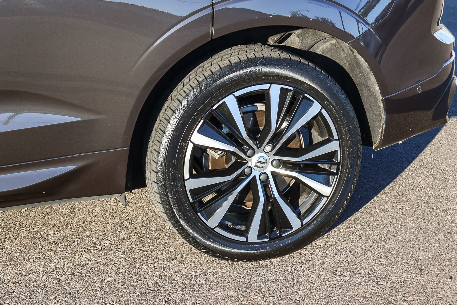 Used 2023 Volvo XC60 T8 Ultimate w/ Climate Package image 11