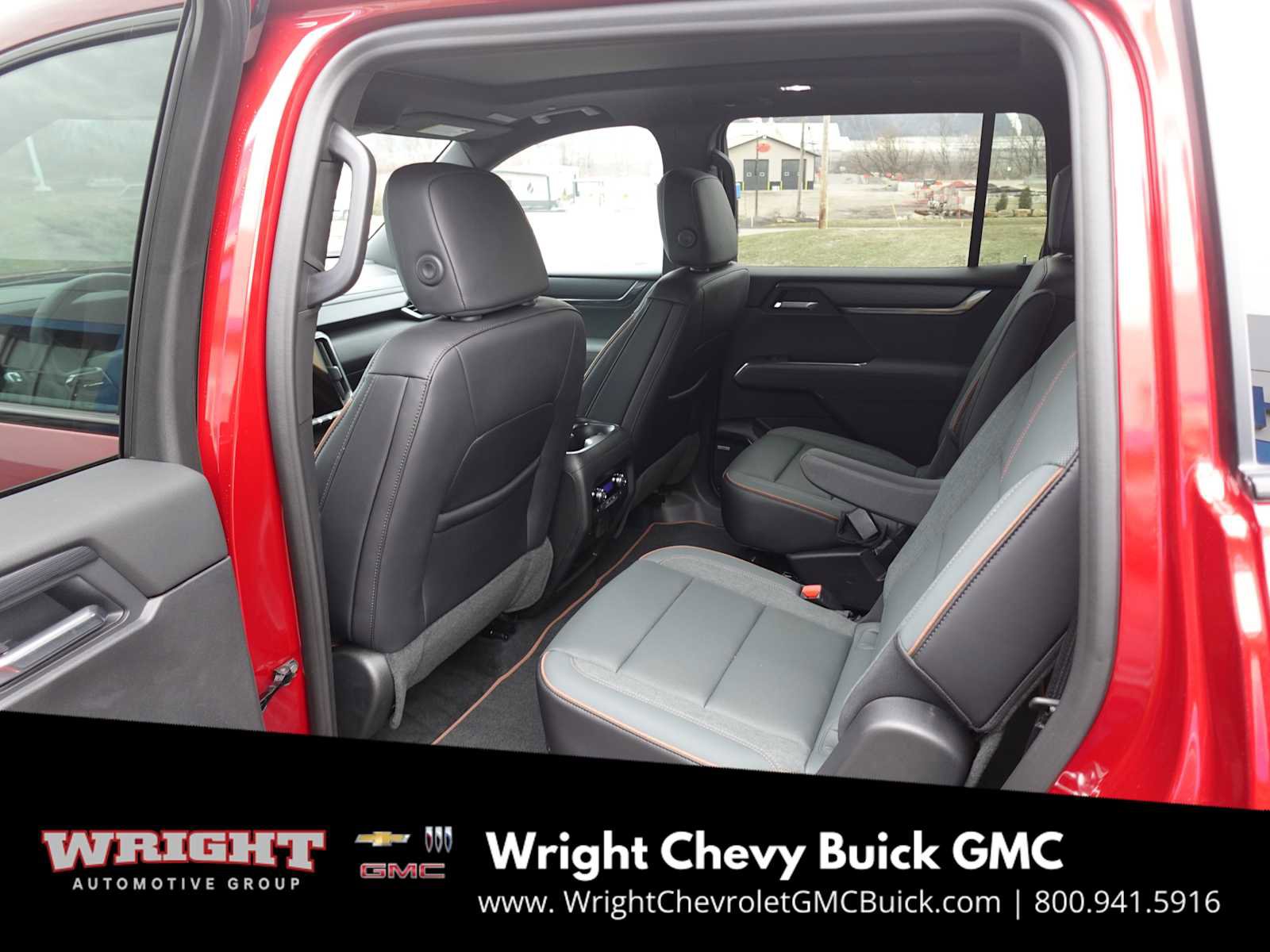 Used 2025 GMC Acadia AT4 w/ Luxury Package image 28