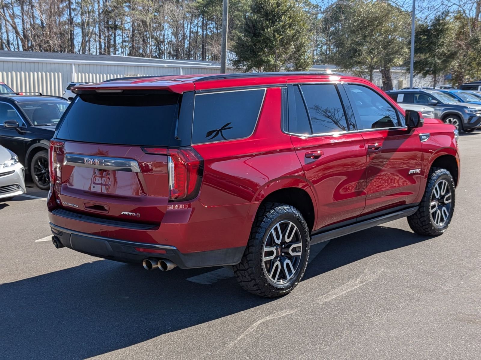Used 2024 GMC Yukon AT4 w/ Technology Package AWD/4WD image 3