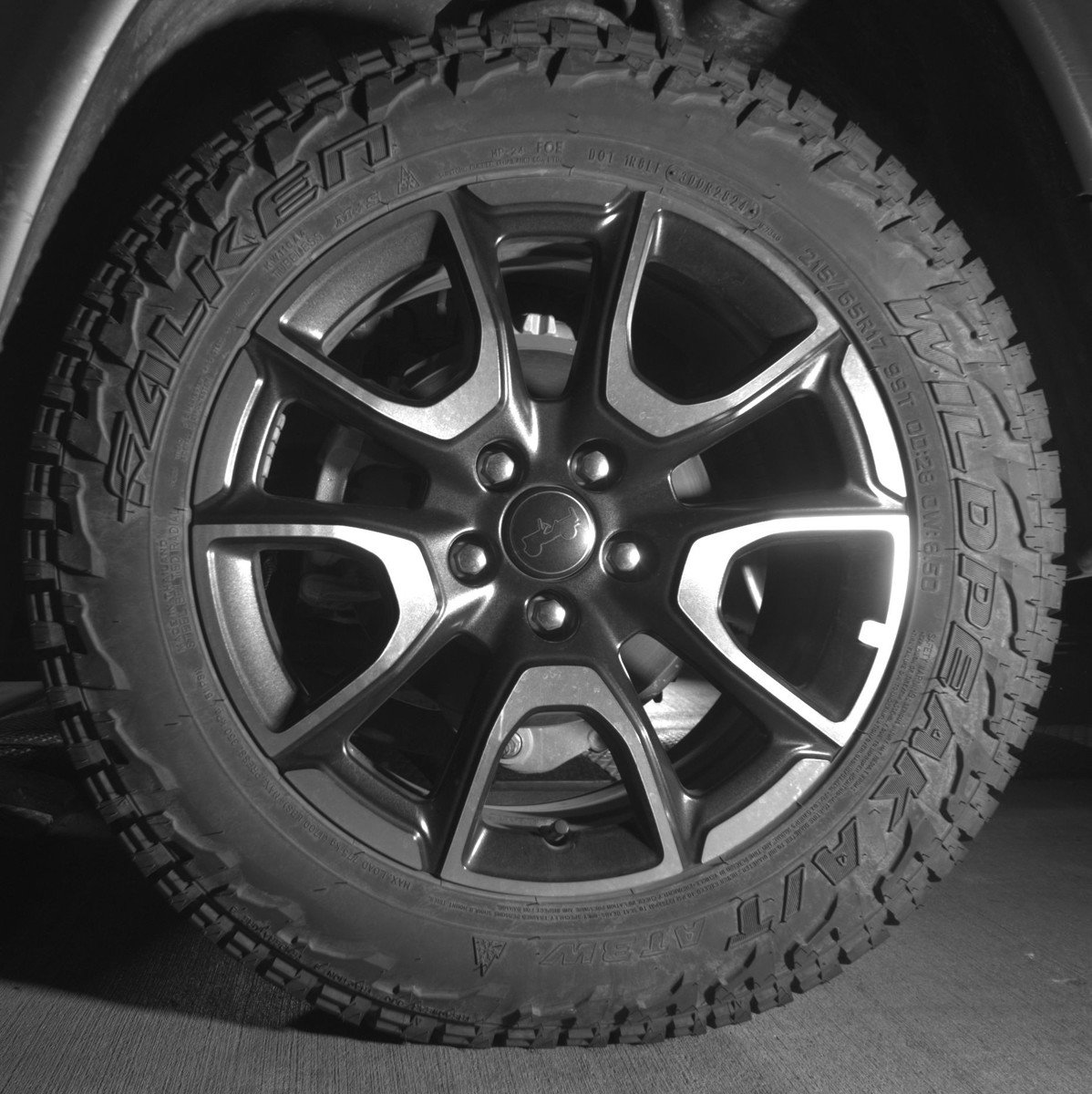 Used 2025 Jeep Compass Trailhawk AWD/4WD image 14