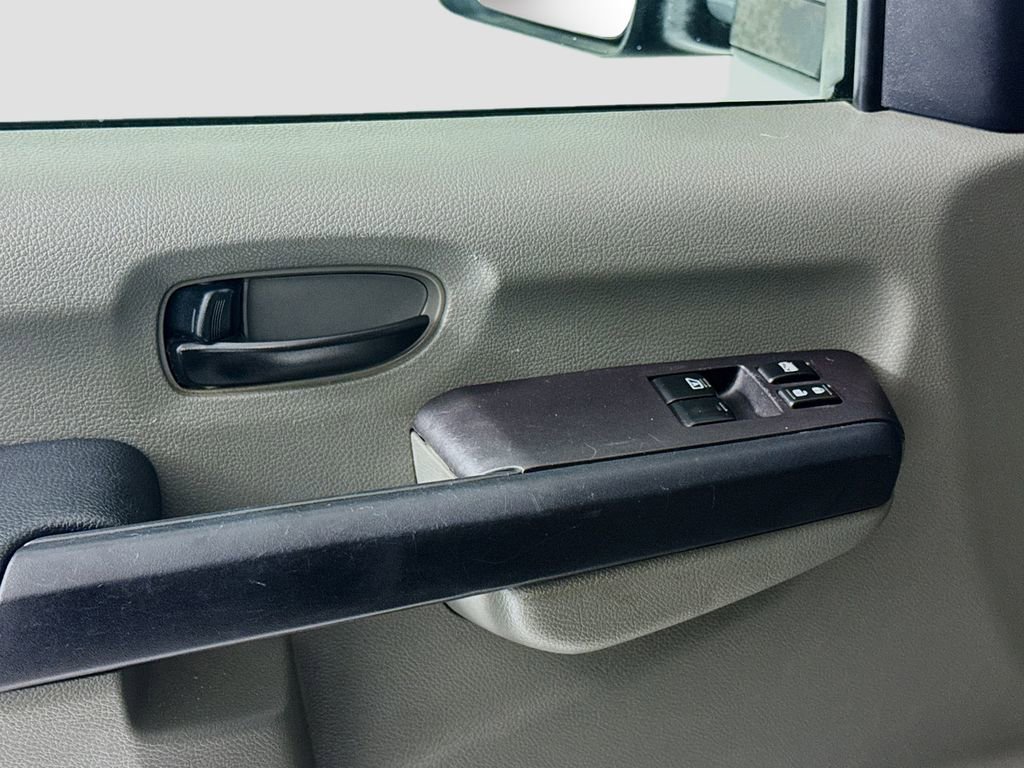 Used 2016 Nissan NV 3500 SL image 16