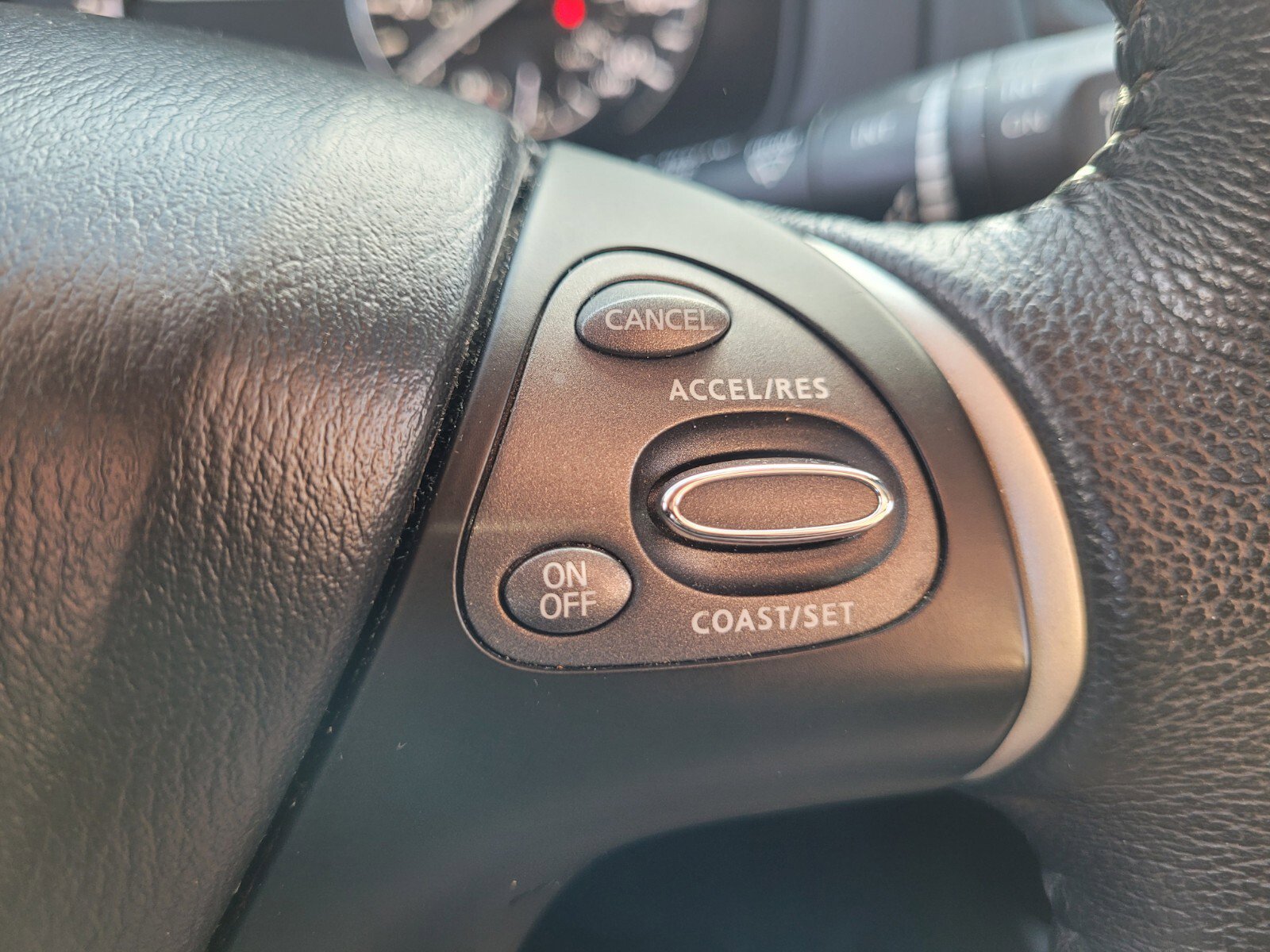 Used 2016 Nissan Pathfinder SV image 27