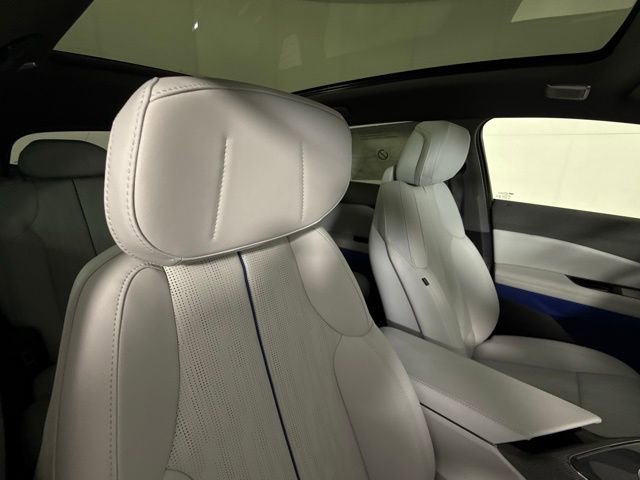 New 2026 Cadillac Optiq Sport 2 w/ LPO, Floor Liner Package AWD/4WD image 33