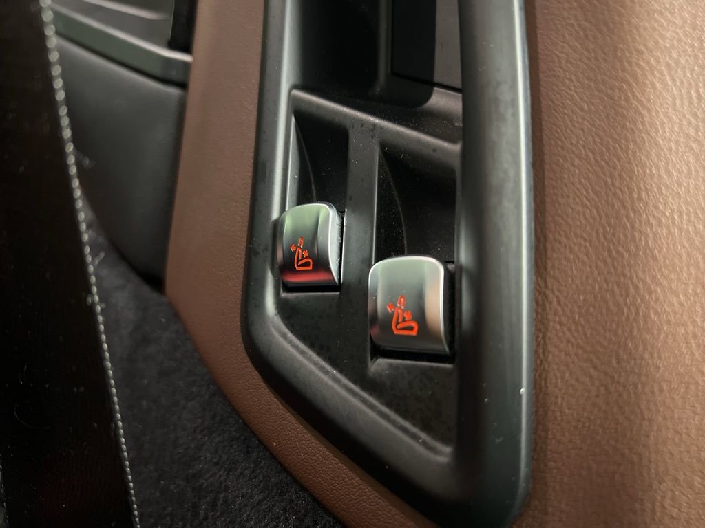 Used 2023 BMW X7 xDrive40i w/ Premium Package image 34