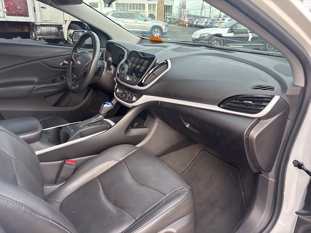 Used 2017 Chevrolet Volt LT w/ Comfort Package image 30