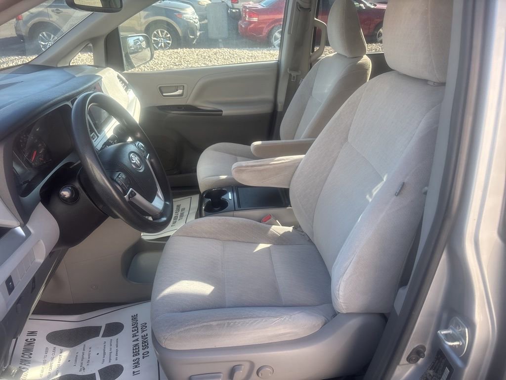 Used 2016 Toyota Sienna LE image 12