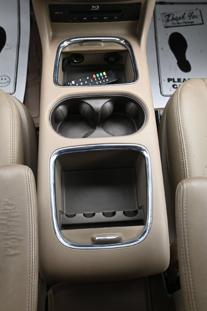 Used 2016 Chrysler Town & Country Touring-L FWD image 20