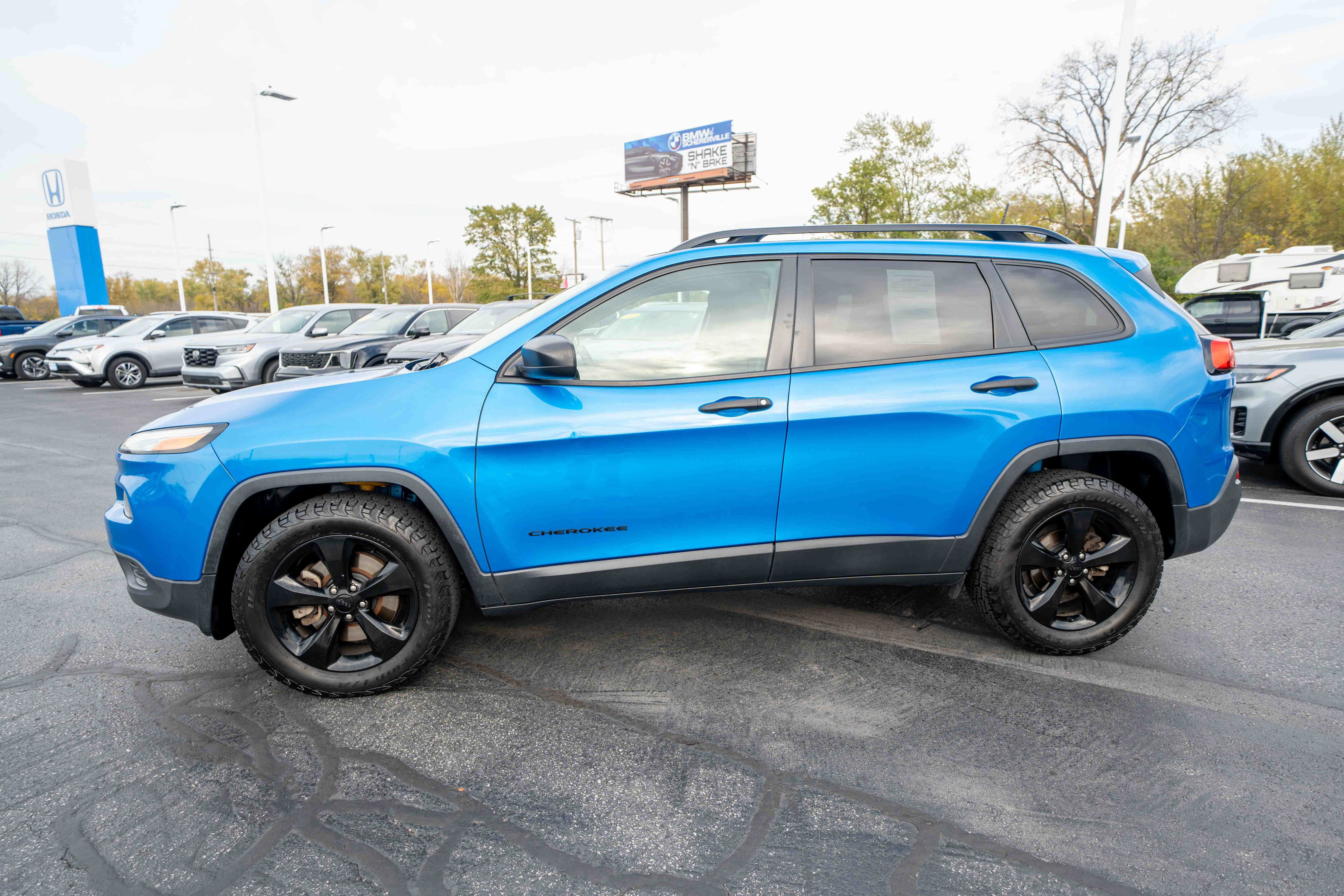 Used 2017 Jeep Cherokee Sport w/ Cold Weather Group FWD image 3