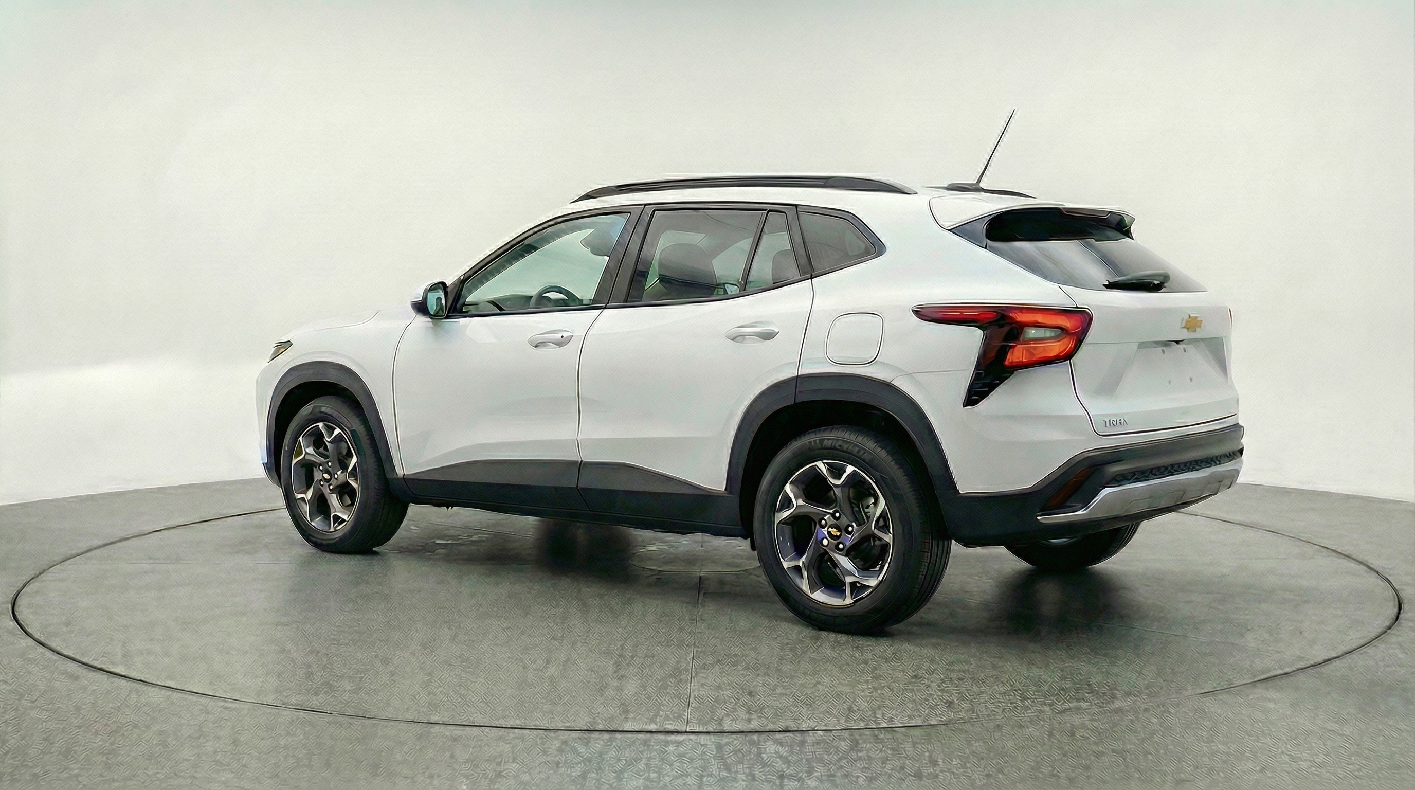 Used 2025 Chevrolet Trax LT w/ LT Convenience Package image 6
