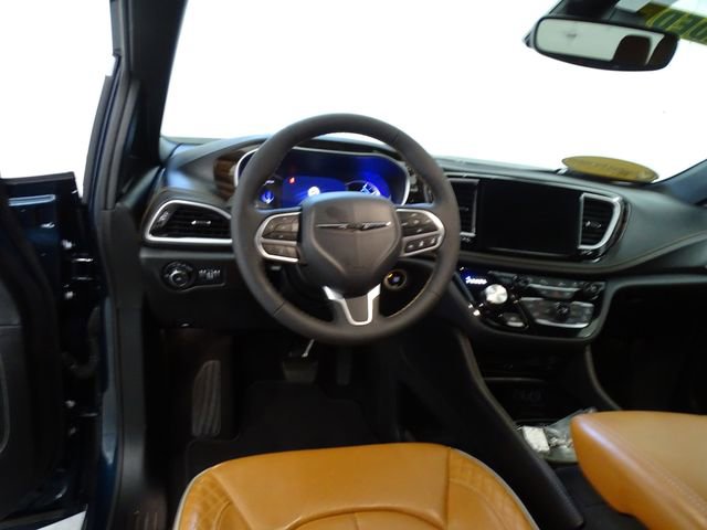 Certified 2023 Chrysler Pacifica Pinnacle image 6