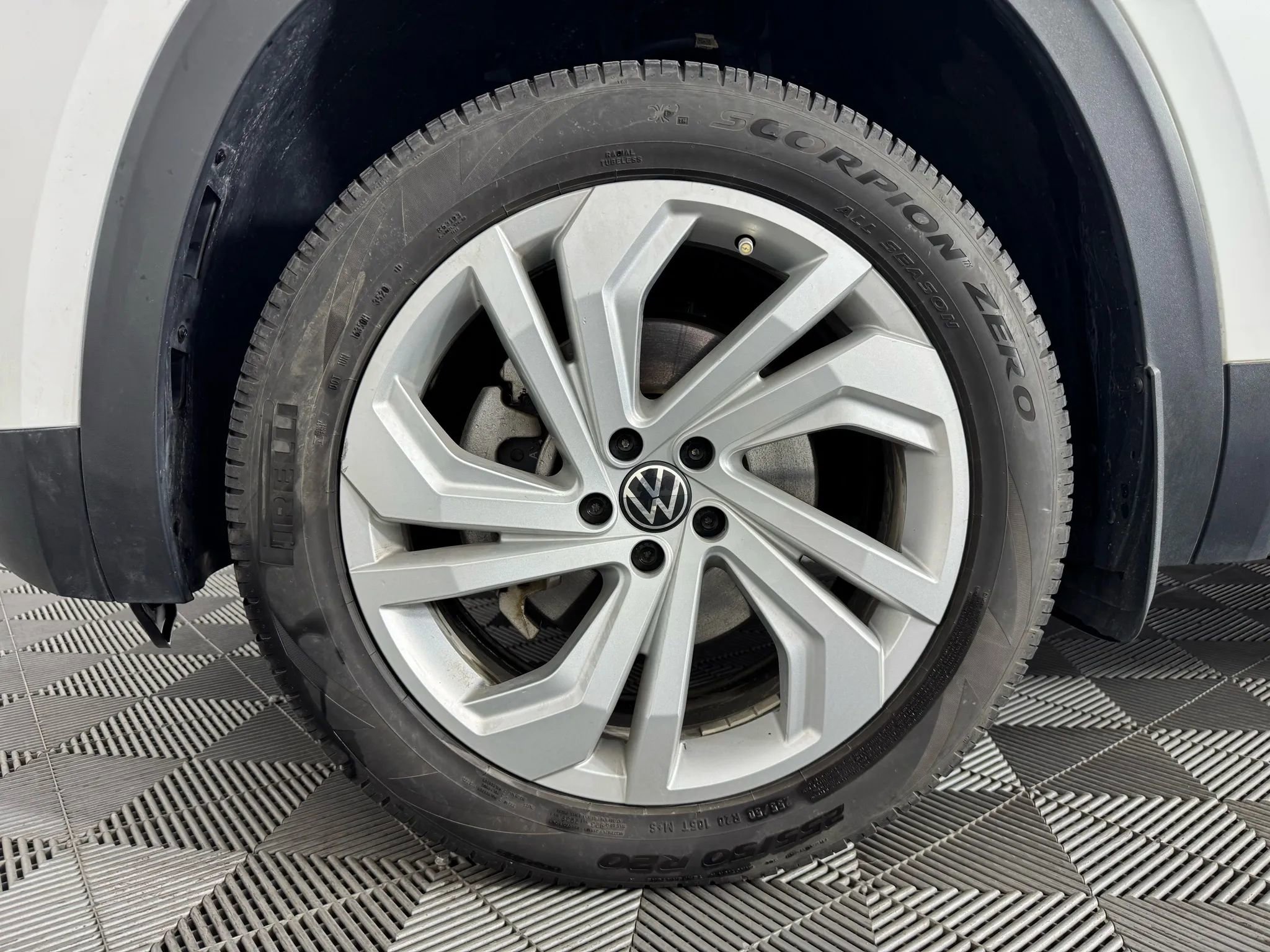 Used 2021 Volkswagen Atlas SE image 48