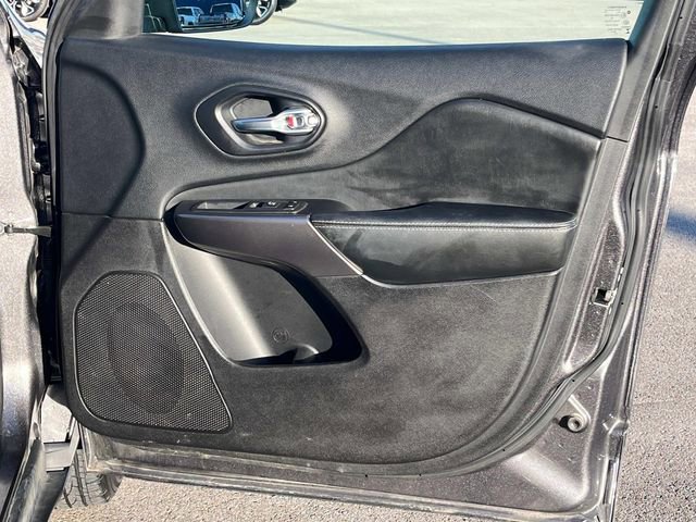 Used 2020 Jeep Cherokee Latitude Plus image 22