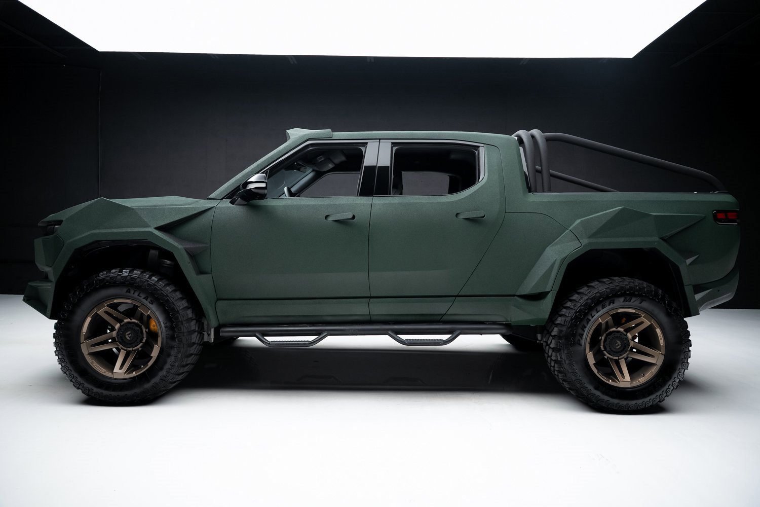 Used 2022 Rivian R1T Adventure image 17