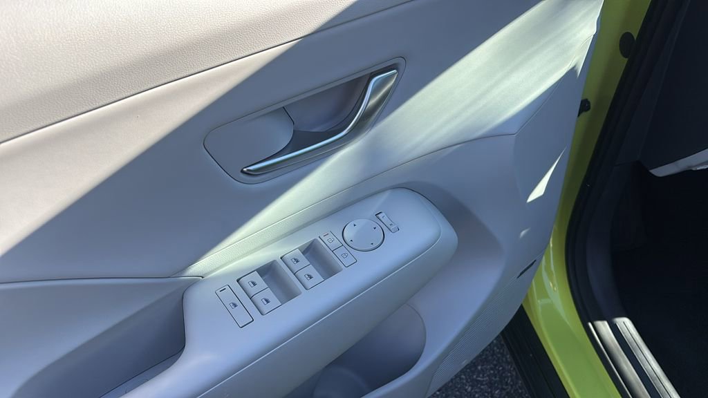 Used 2025 Hyundai Kona Limited image 14