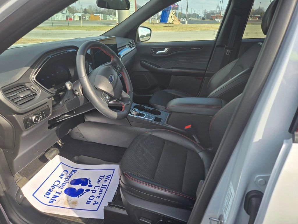 Used 2025 Ford Escape ST-Line Select w/ Tech Pack #2 image 7