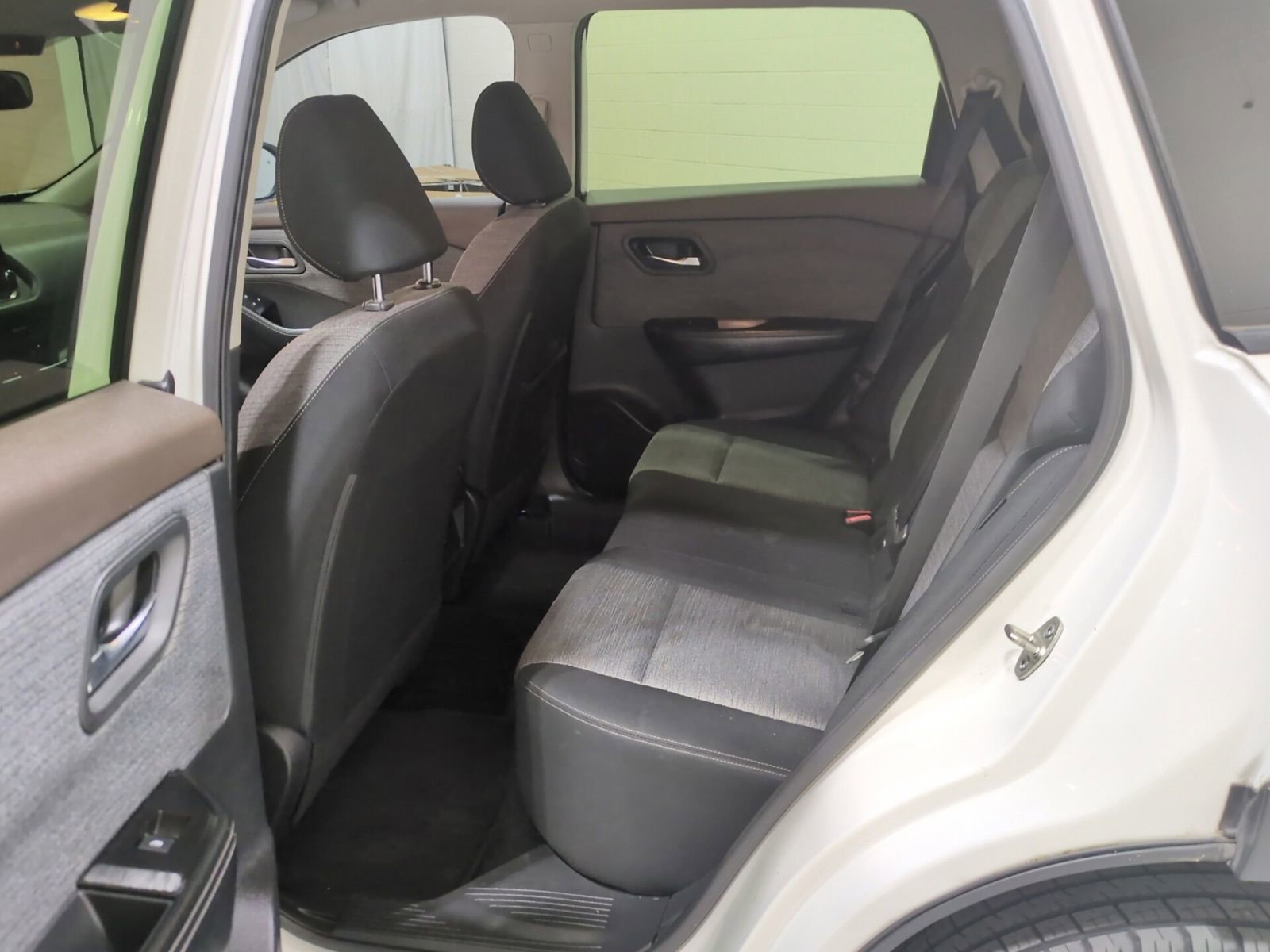 Used 2023 Nissan Rogue SV FWD image 14