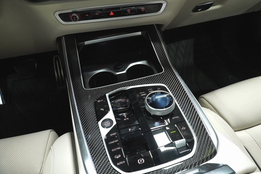 Used 2025 BMW X7 M60i image 21