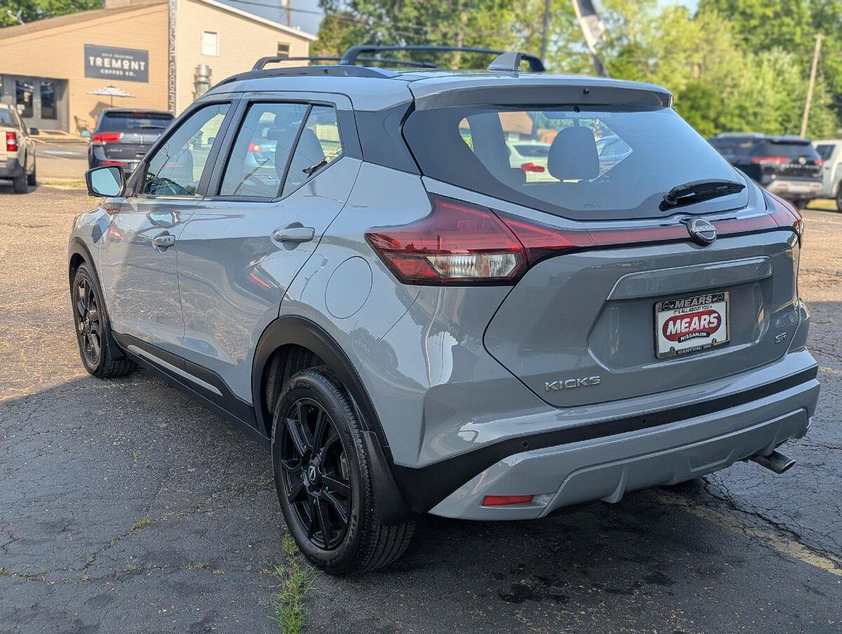 Used 2023 Nissan Kicks SR w/ Exterior Package FWD image 6