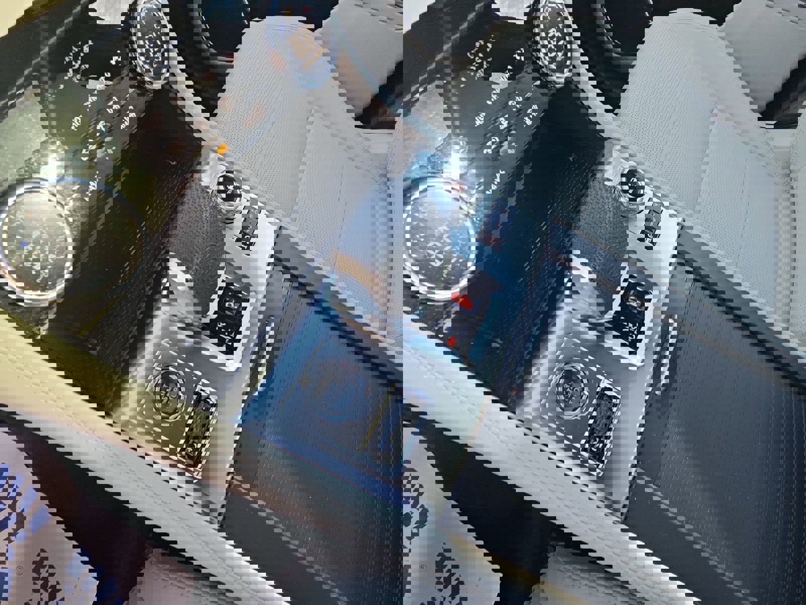 Used 2023 Jaguar F-PACE SVR image 16