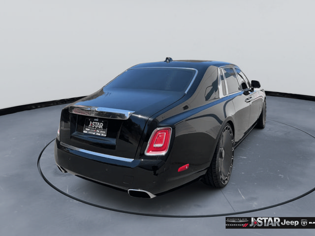 Used 2022 Rolls-Royce Phantom Sedan RWD image 5