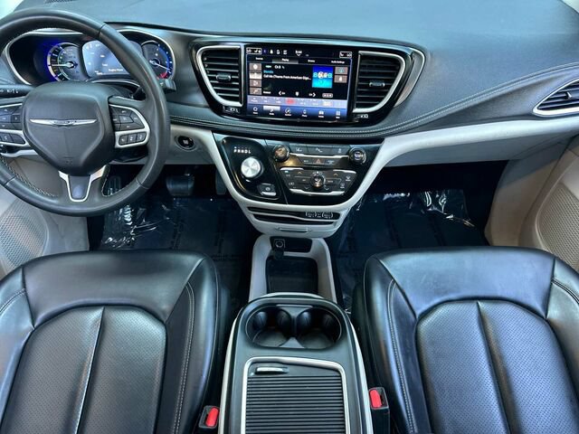 Used 2023 Chrysler Pacifica Touring-L FWD image 15