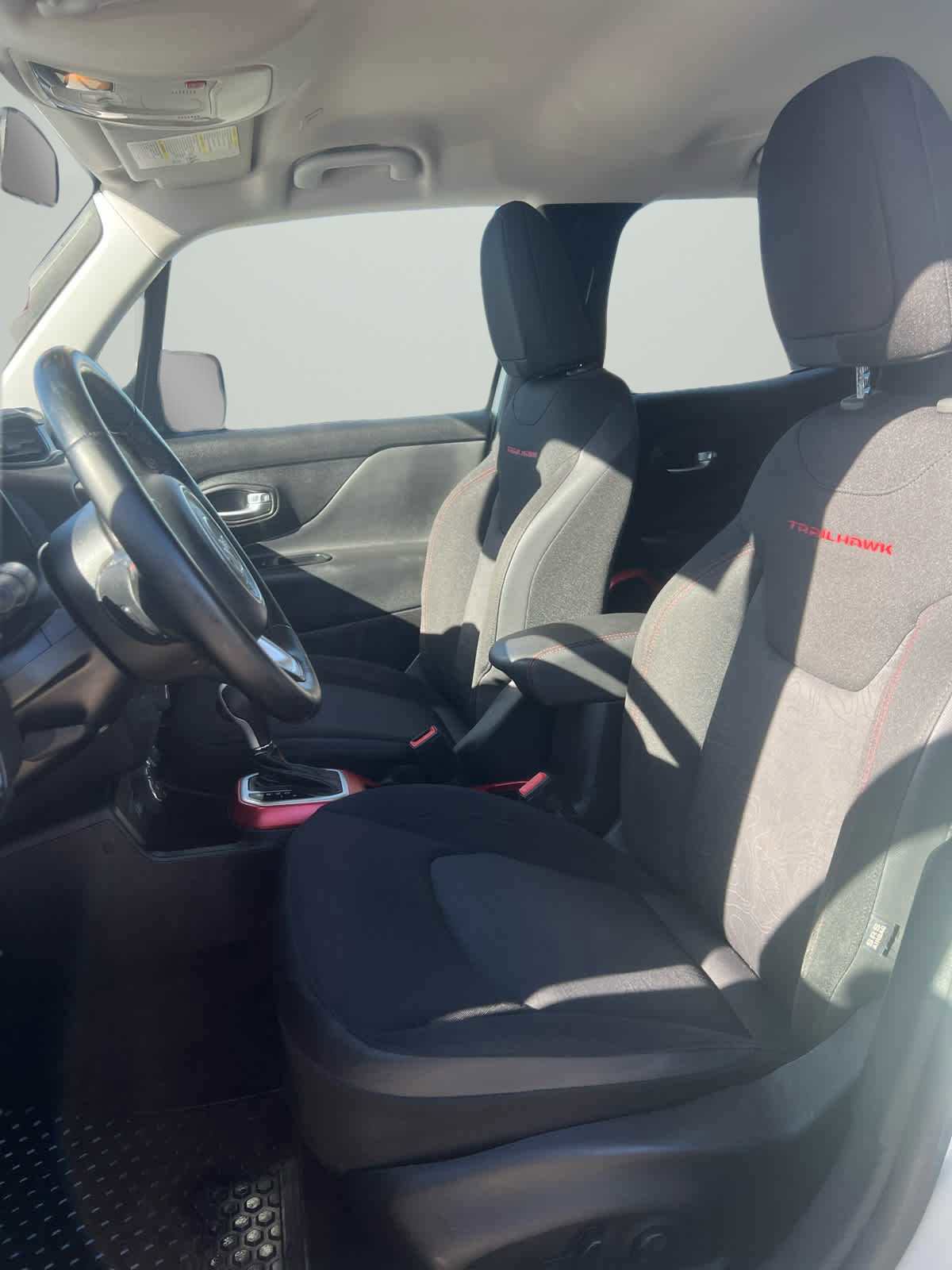 Used 2018 Jeep Renegade Trailhawk w/ UConnect 8.4 Nav Group image 10