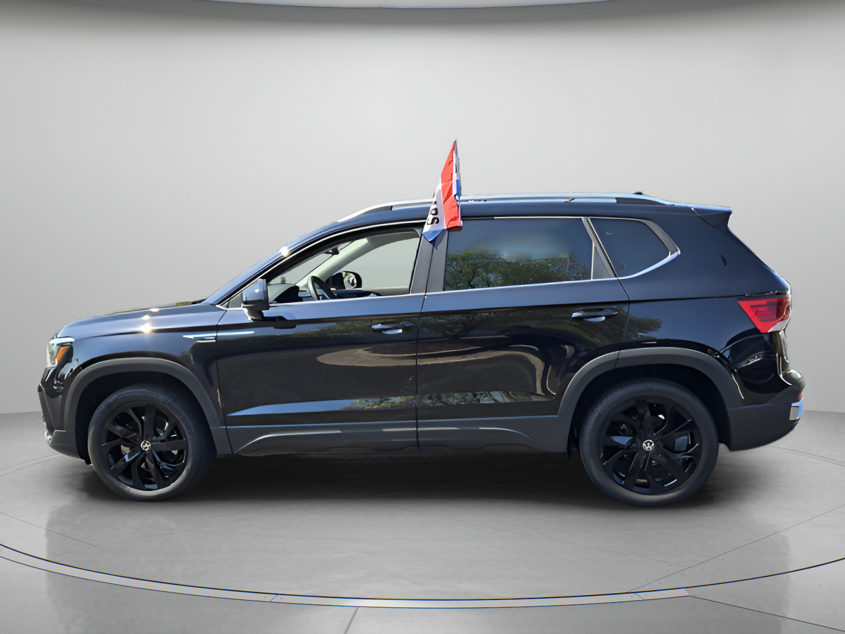Used 2023 Volkswagen Taos SE FWD image 2
