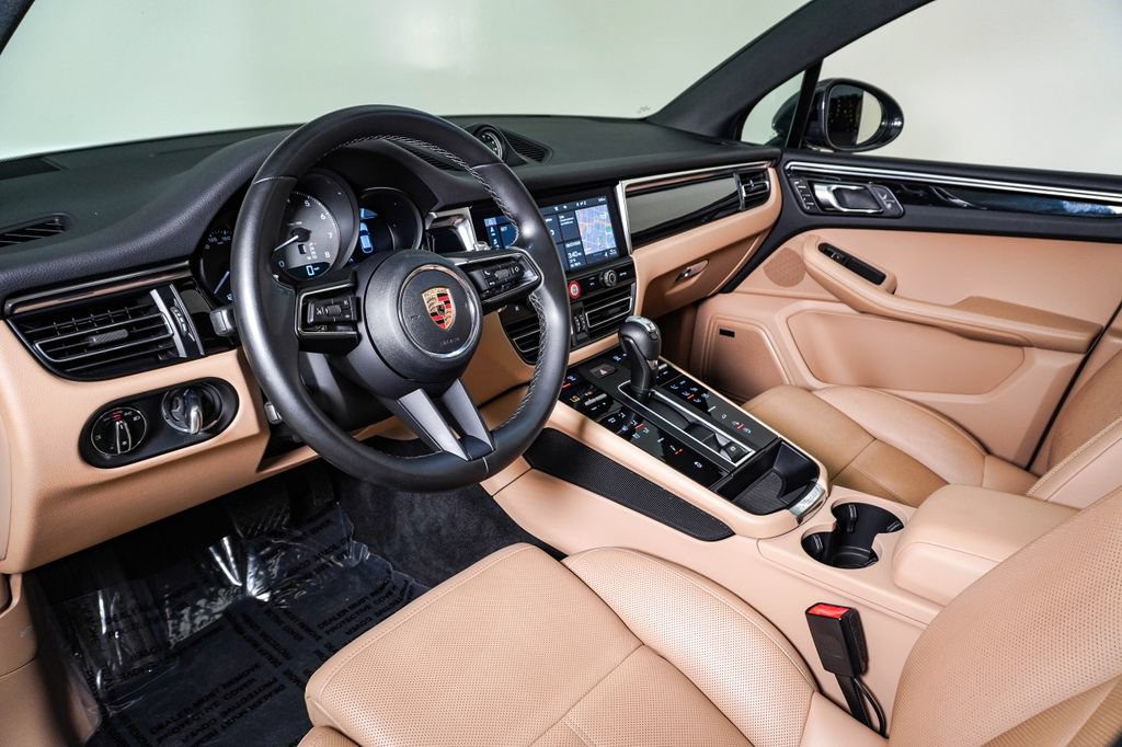 Certified 2023 Porsche Macan S AWD/4WD image 4