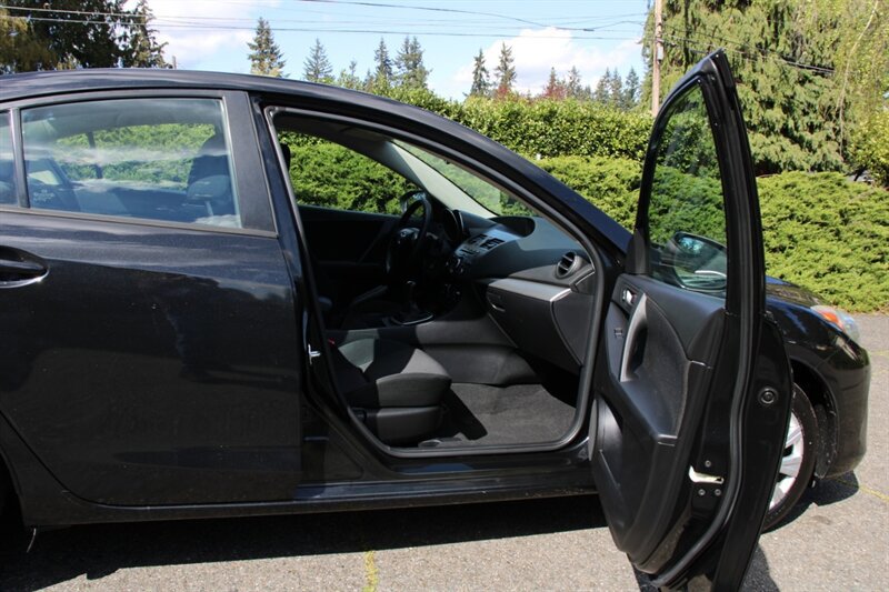 Used 2013 MAZDA MAZDA3 i Sport FWD image 13