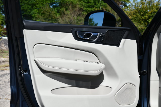 Certified 2026 Volvo XC60 B5 Ultra AWD/4WD image 13