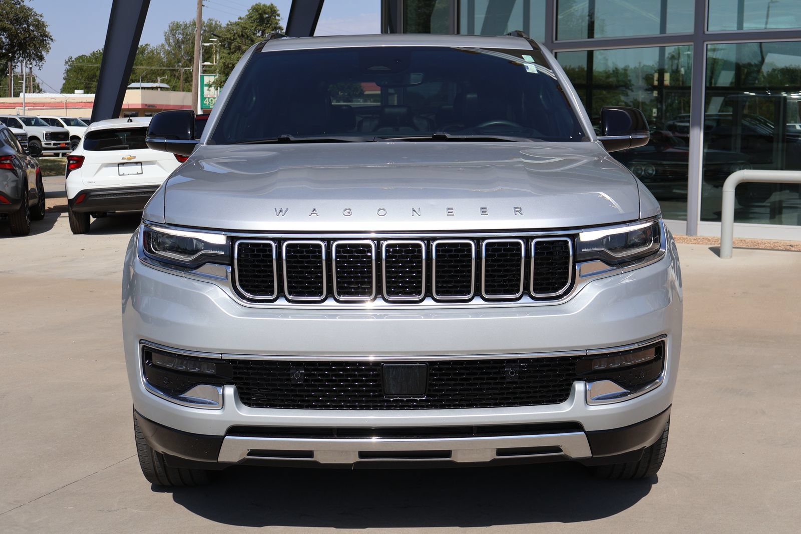 Used 2024 Jeep Wagoneer L Series III w/ Premium Group I AWD/4WD image 3
