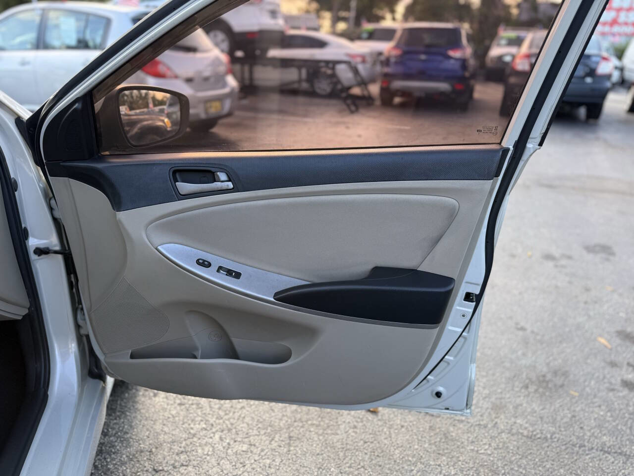 Used 2015 Hyundai Accent GLS image 36