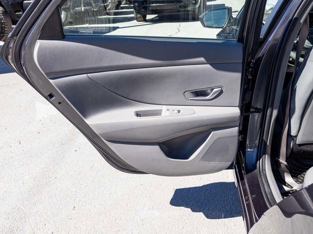 Used 2023 Hyundai Elantra SEL w/ Cargo Package image 13