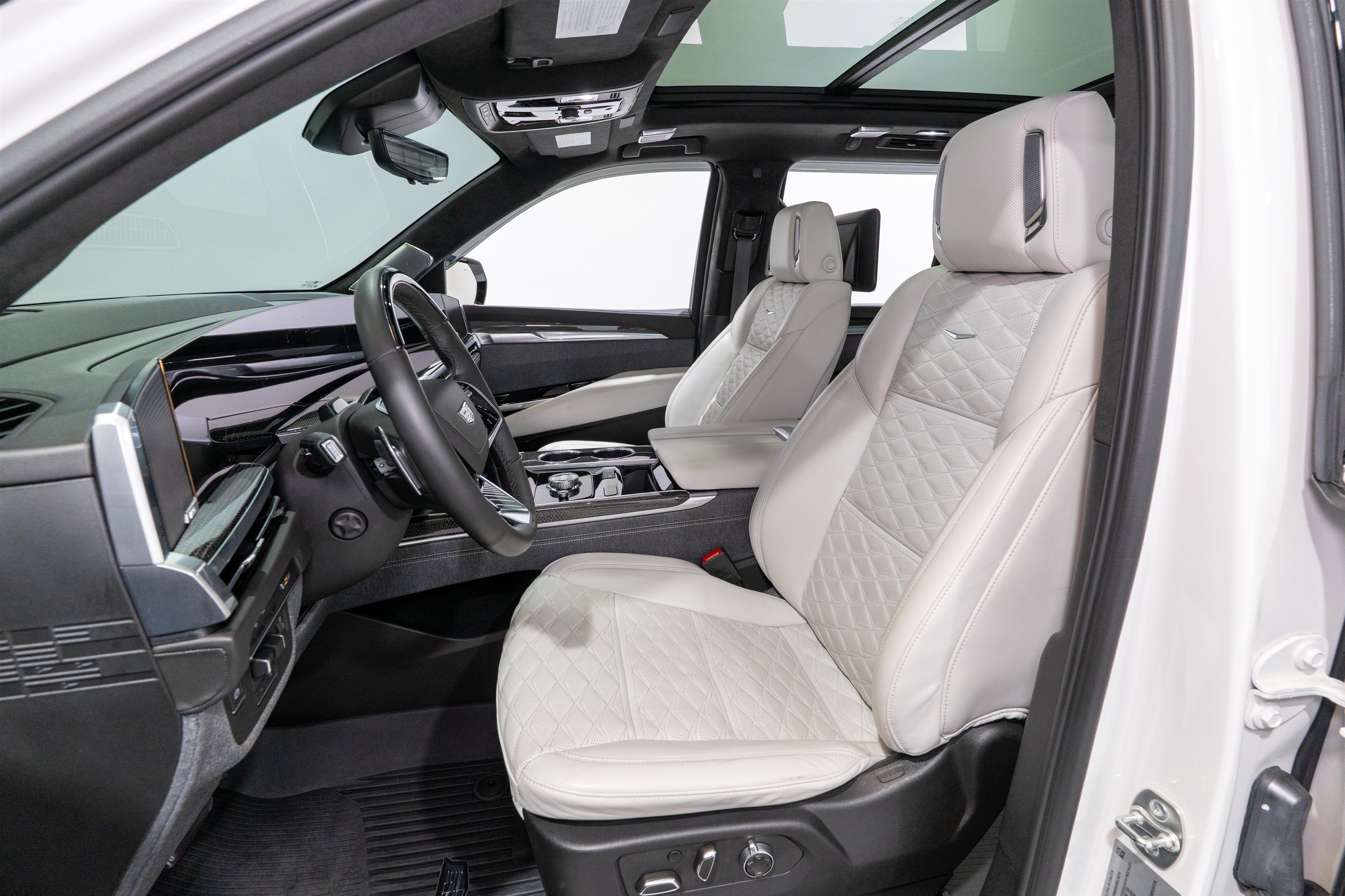 Used 2025 Cadillac Escalade V w/ LPO, Floor Liner Package AWD/4WD image 15