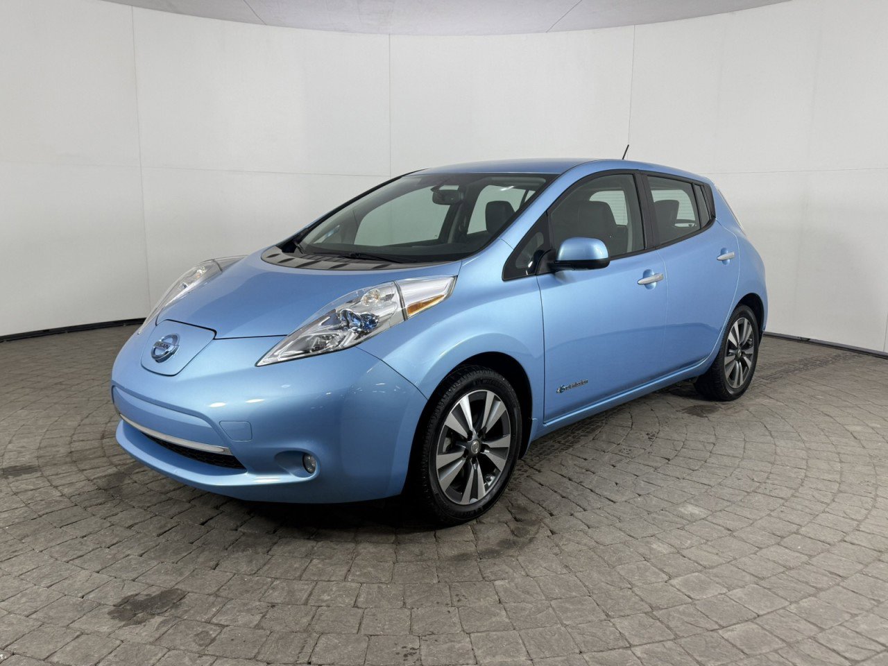 Used 2015 Nissan Leaf SL w/ Premium Package image 3