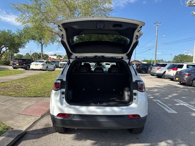 Used 2025 Jeep Compass Limited image 18