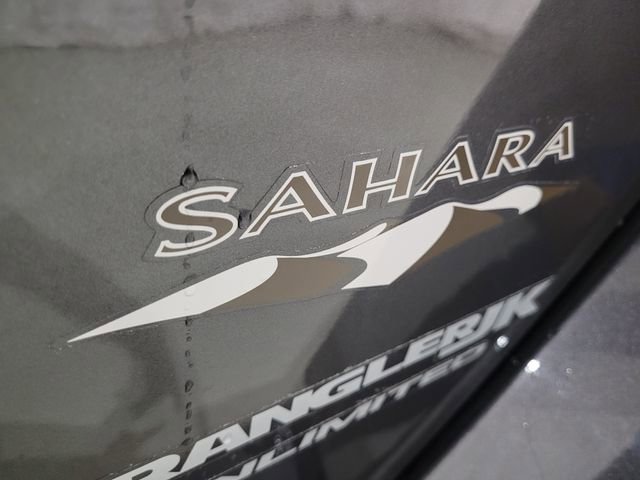 Used 2018 Jeep Wrangler Unlimited Sahara w/ Connectivity Group image 14