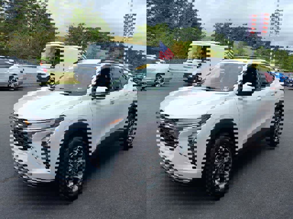 Certified 2024 Chevrolet Trax LT w/ Driver Confidence Package image 3