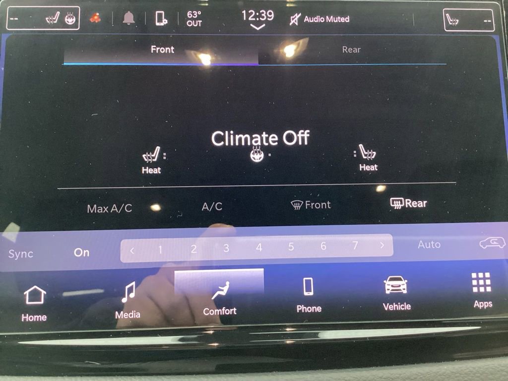 Used 2023 Chrysler Pacifica Touring-L image 24