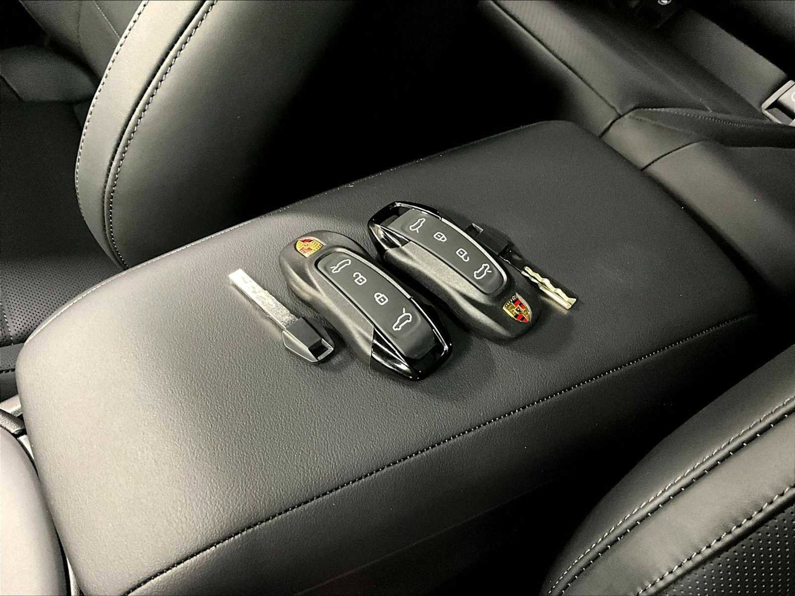 New 2026 Porsche Macan Electric RWD image 35